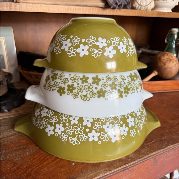 Crazy Daisy Pyrex Bowls - Picture 2 of 10